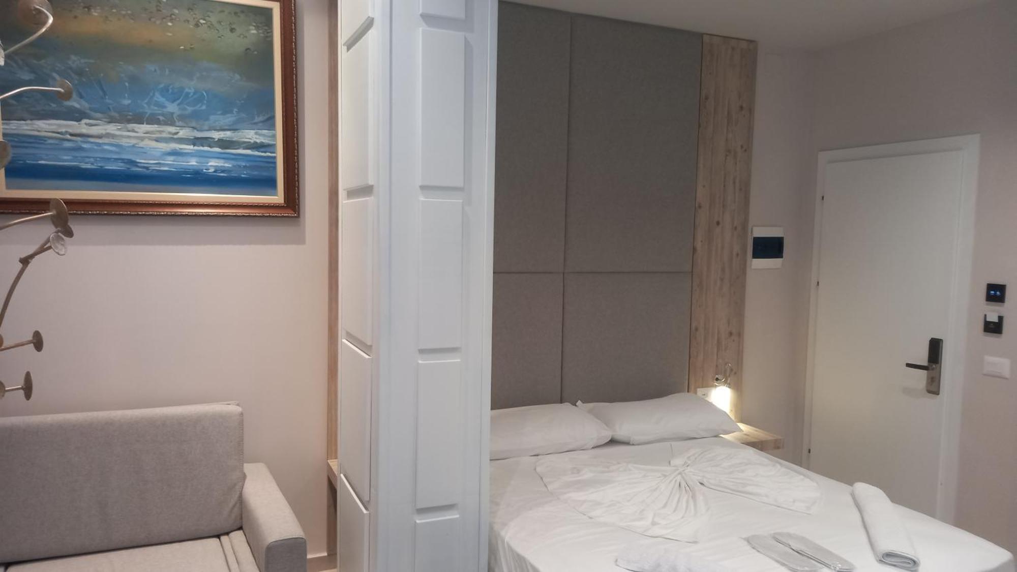 Hotel Aglon Вльора Екстер'єр фото