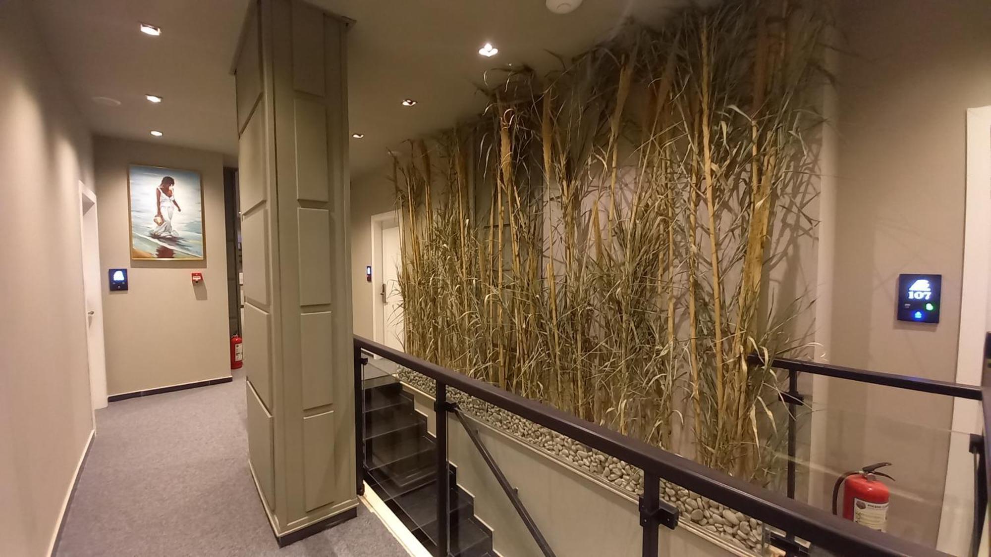Hotel Aglon Вльора Екстер'єр фото