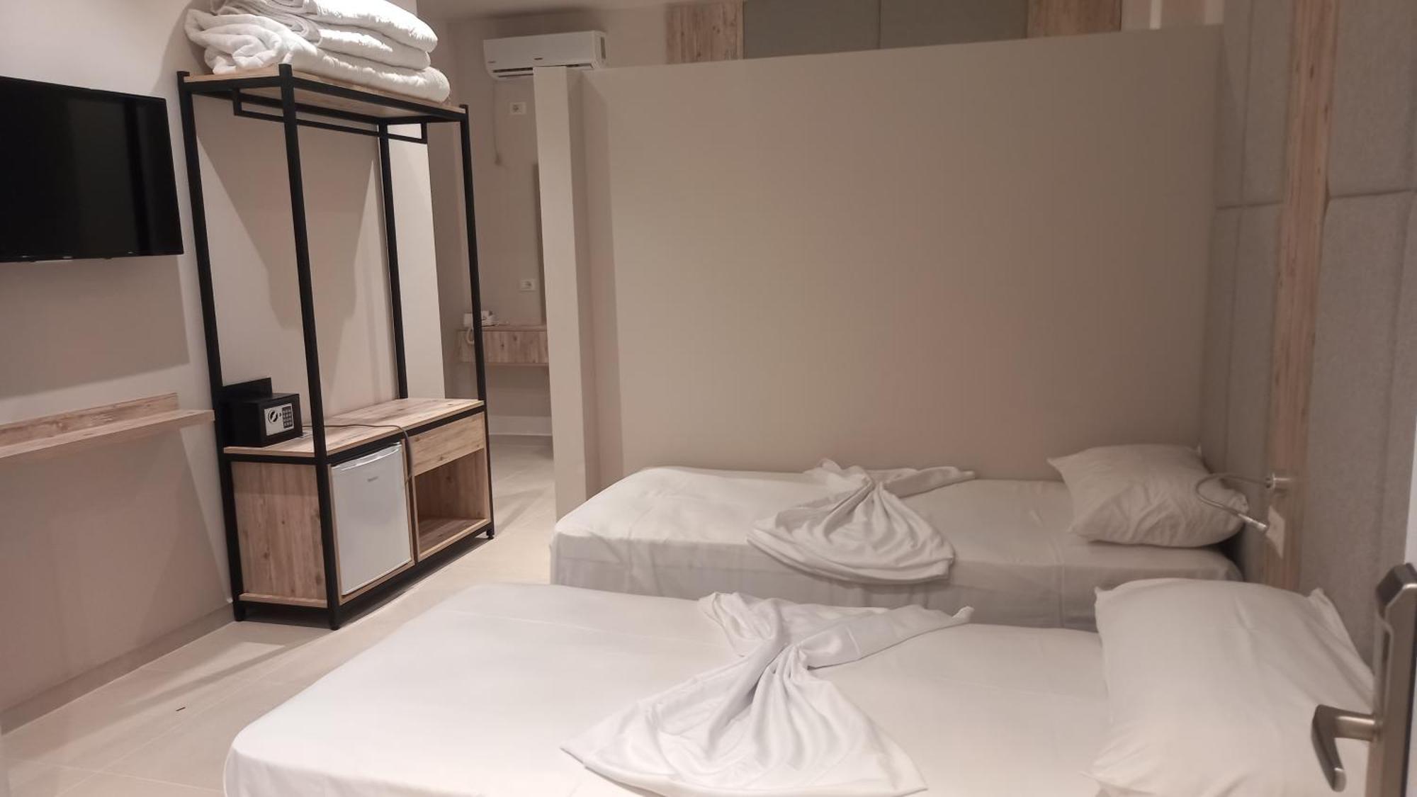 Hotel Aglon Вльора Екстер'єр фото