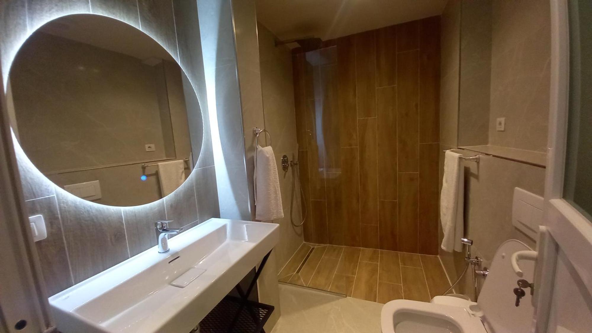 Hotel Aglon Вльора Екстер'єр фото