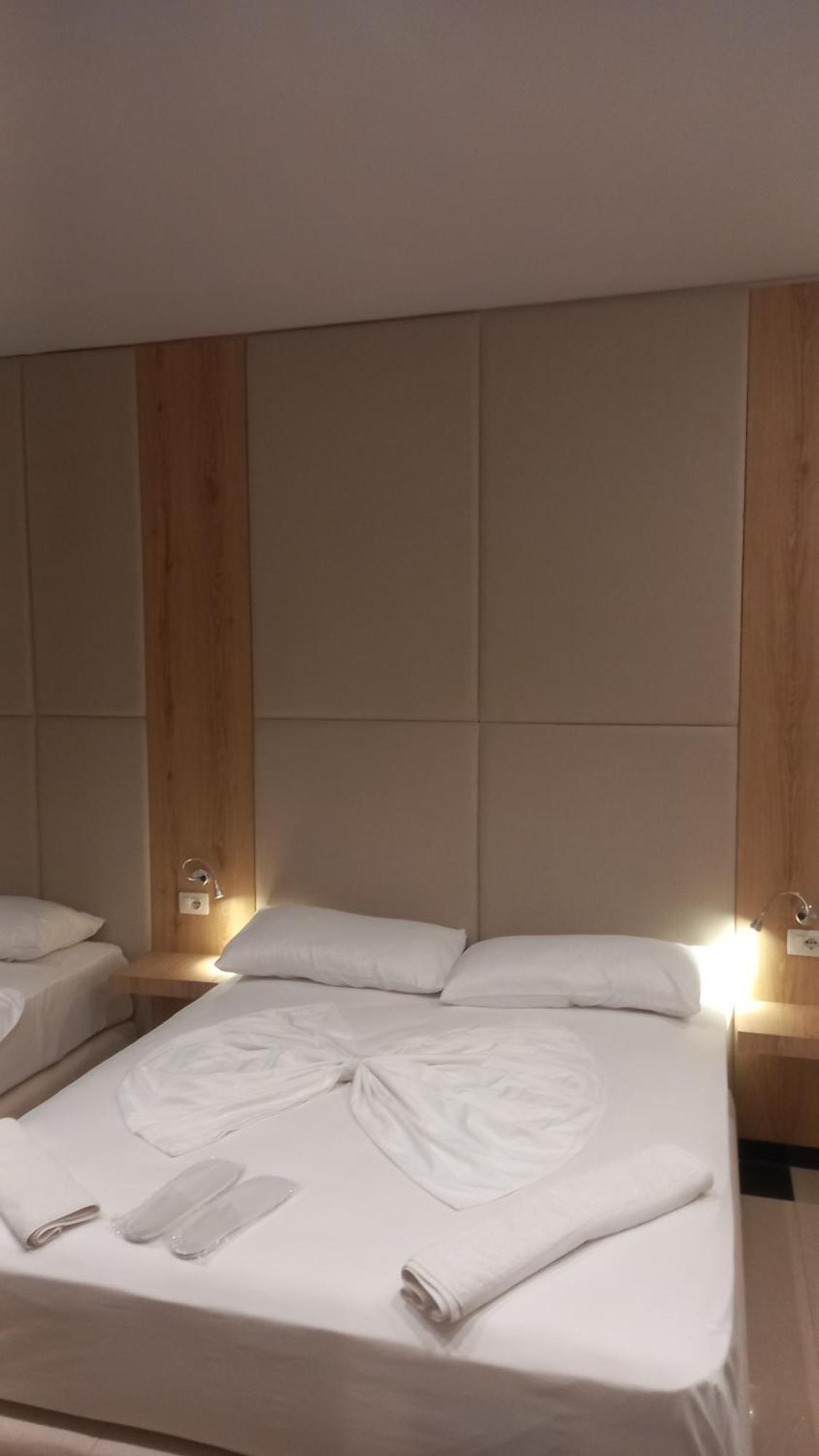 Hotel Aglon Вльора Екстер'єр фото