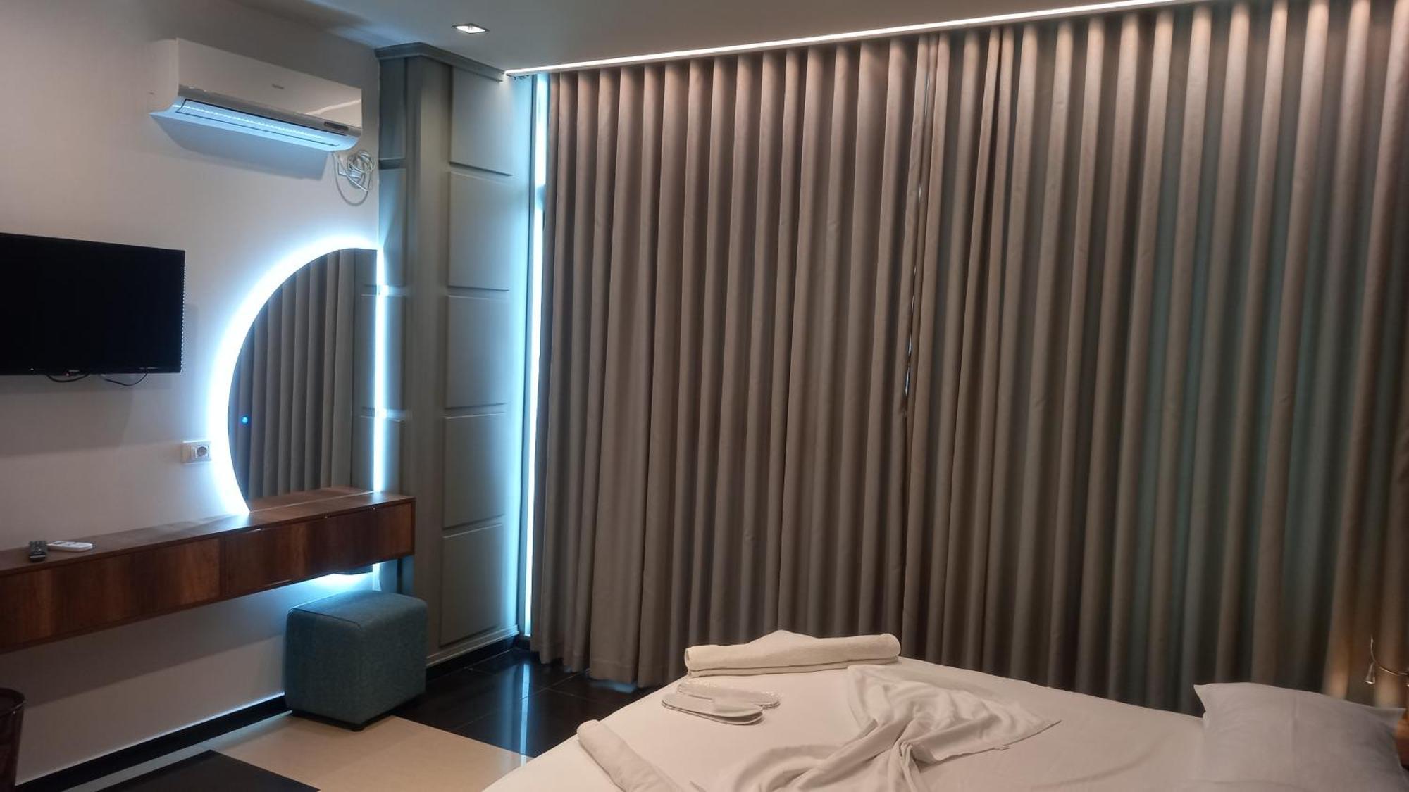 Hotel Aglon Вльора Екстер'єр фото