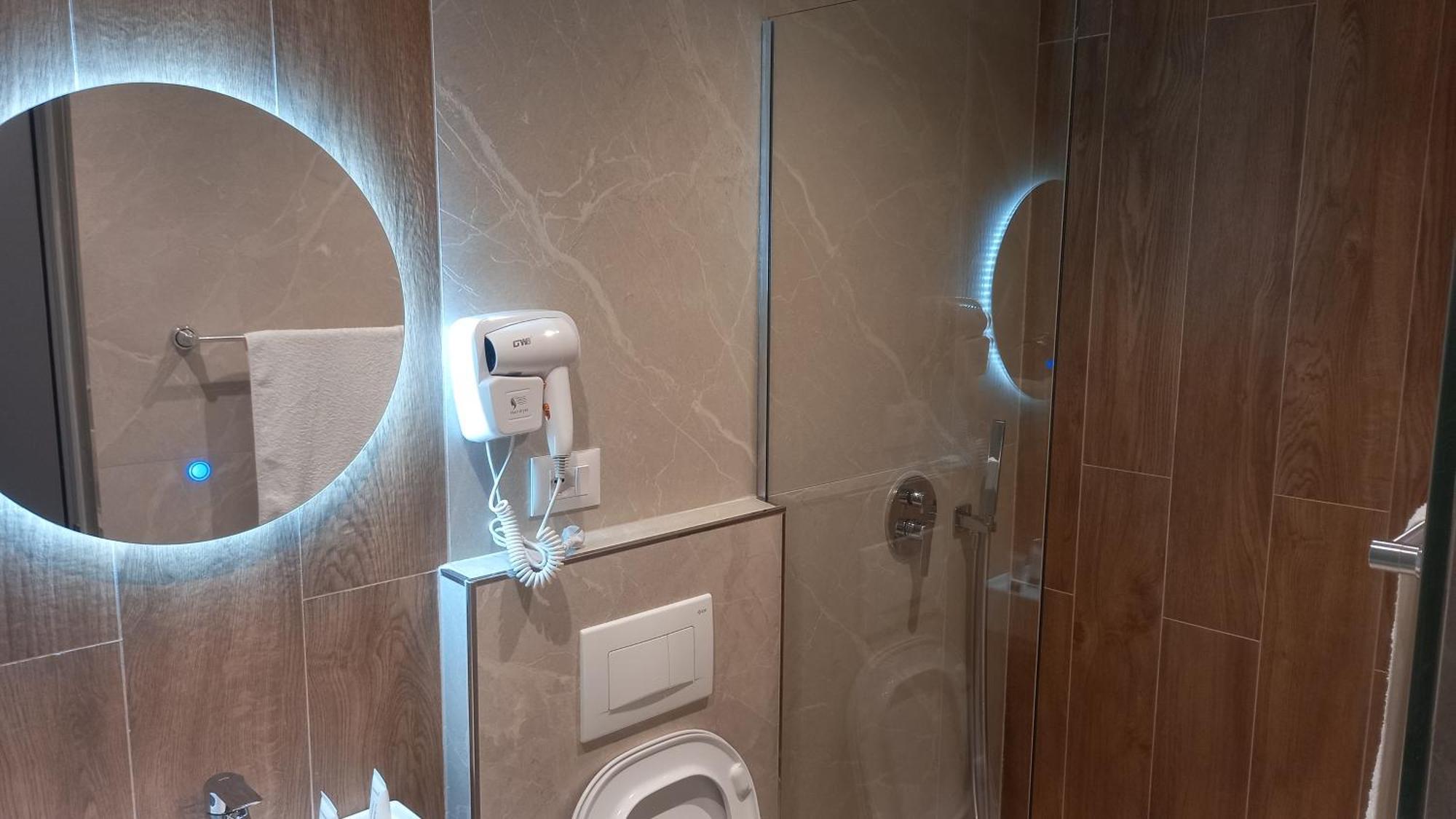 Hotel Aglon Вльора Екстер'єр фото
