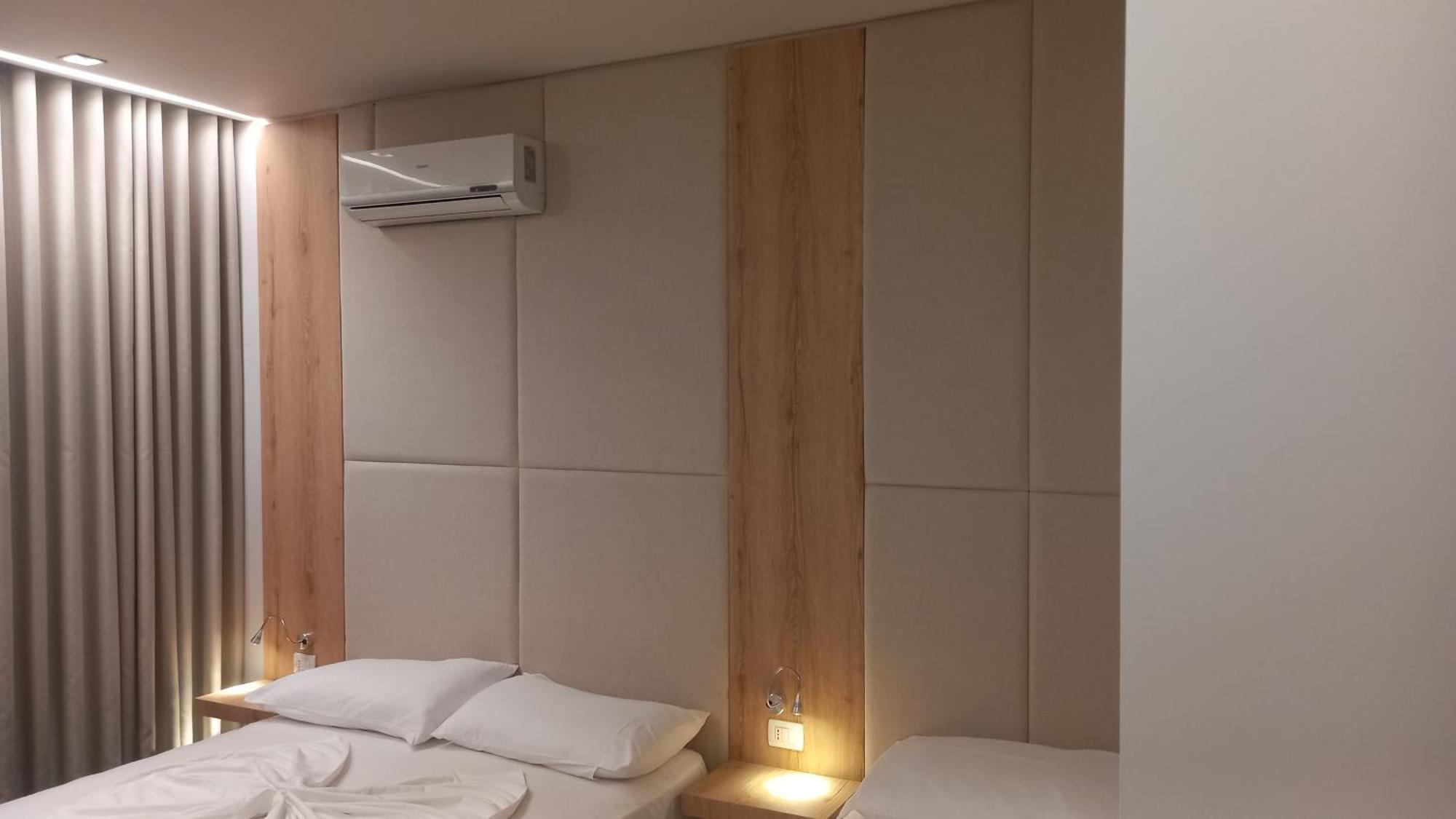 Hotel Aglon Вльора Екстер'єр фото