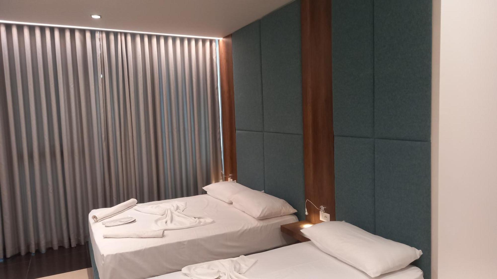 Hotel Aglon Вльора Екстер'єр фото